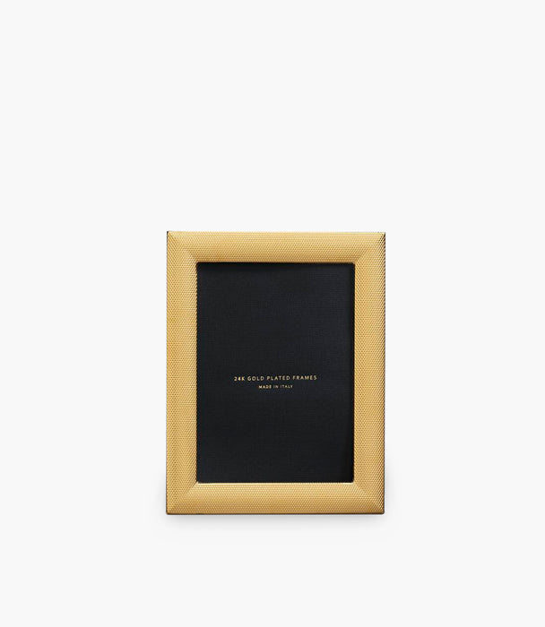 إطار صور غيلدد ذهبي بحافة عريضة ونقوش متقاطعة - 18×24 سم