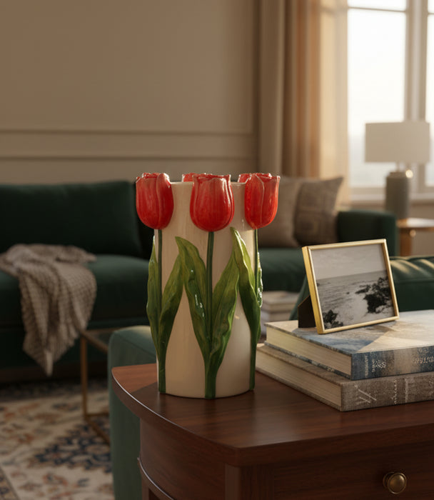 مزهرية توليب سيراميك كبيرة مُزيّنة بزهور توليب صفراء