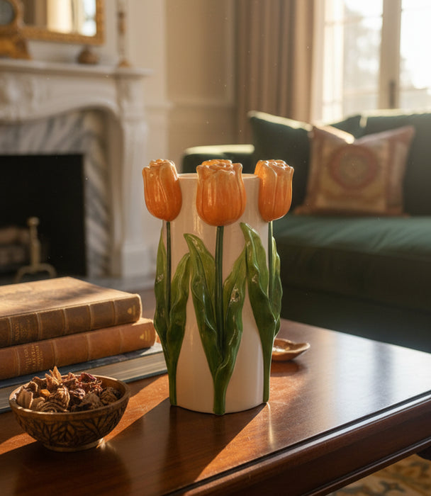 مزهرية توليب سيراميك متوسطة الحجم مُزيّنة بزهور توليب وردية