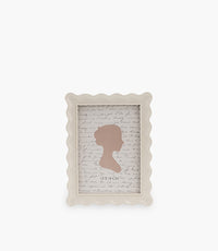 إطار صور كيمبرلي بولي ريزن أبيض بحواف متعرجة